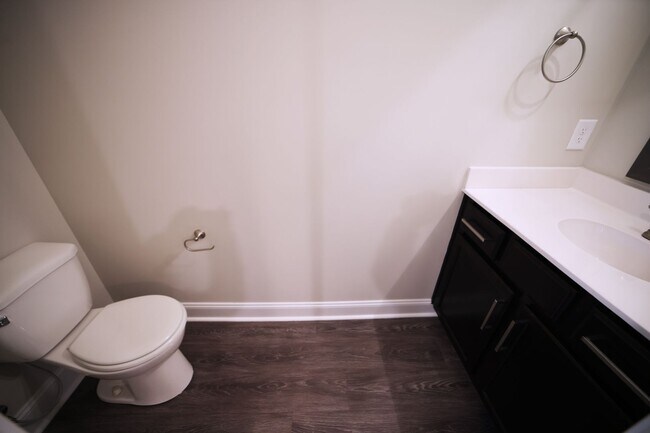 Building Photo - 220 Drayton Dr