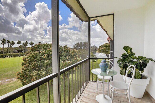 Building Photo - 9820 S Hollybrook Lake Dr