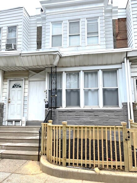 Primary Photo - 2413 S 64th St