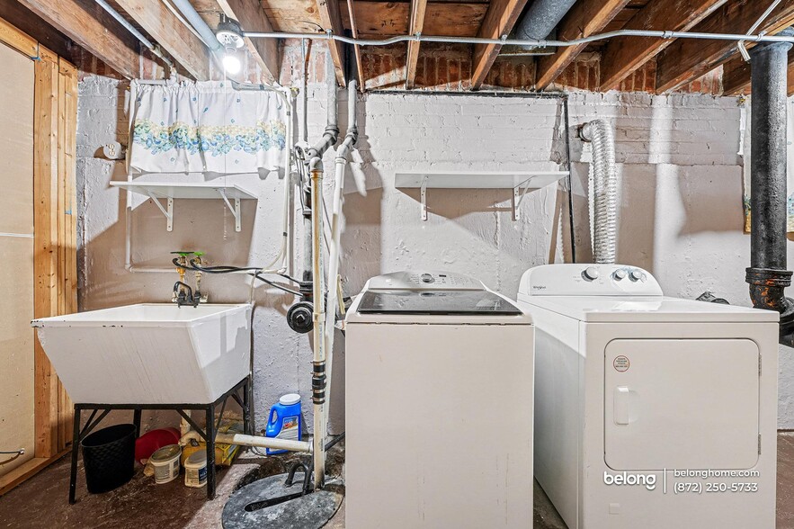 Building Photo - 1138 W 115th St