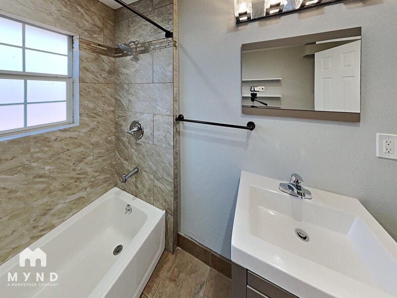 Building Photo - 2141 Province Ln