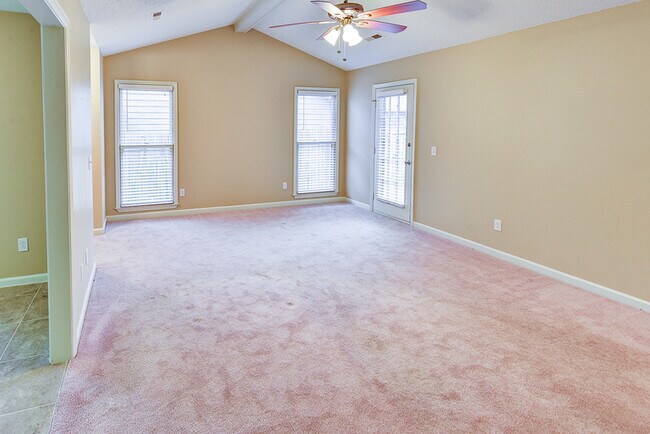 Building Photo - 149 Hollington Dr NE