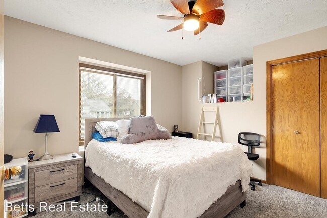 Building Photo - 3 br, 3 bath House - 6328 N. 105th Street