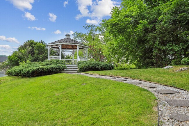 Building Photo - 41 Burlington Ct