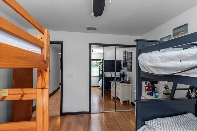 Building Photo - 1542 SE Pinwheel Dr