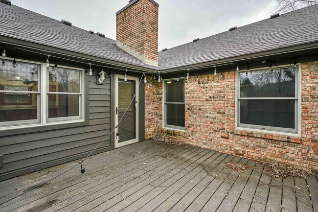 Building Photo - 1108 Redwood Dr