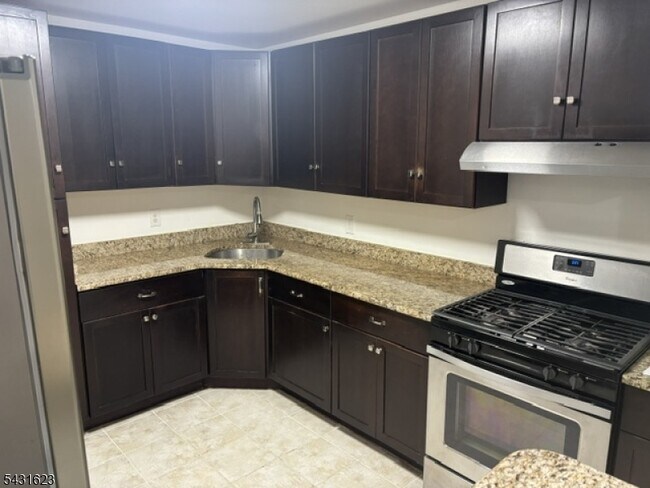 Building Photo - 392 College Dr