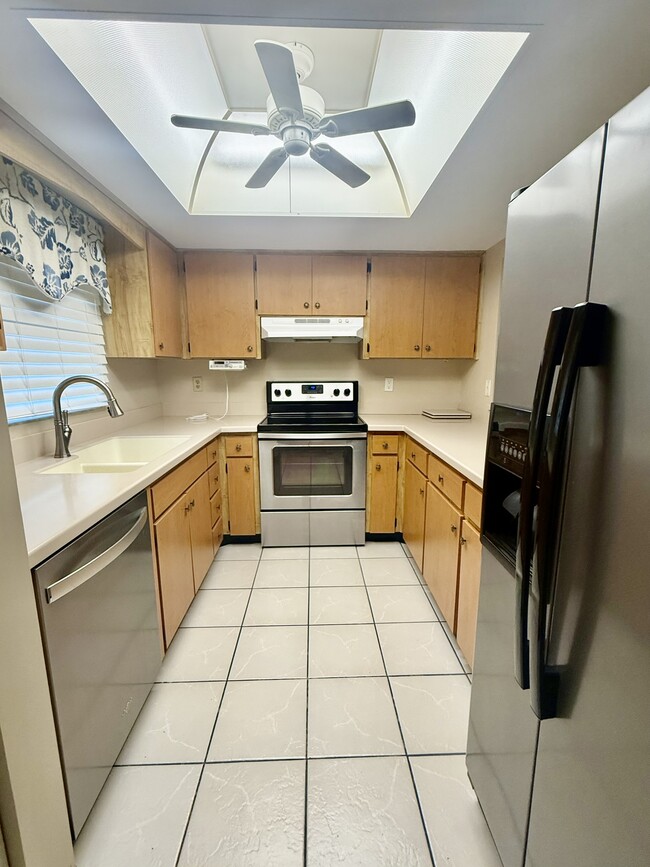 Building Photo - 2400 Winding Creek Blvd