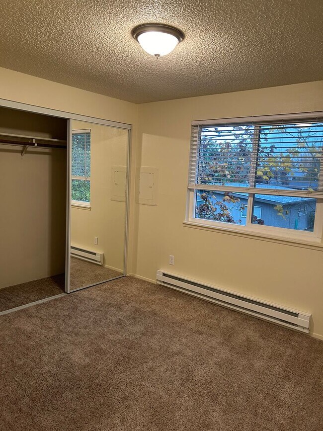 Building Photo - (858) Fox Fire - 2 Bedroom / 1 Bathroom