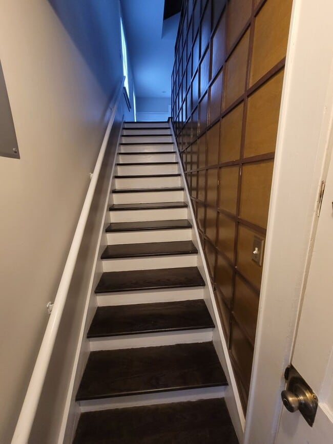 Building Photo - S305-2