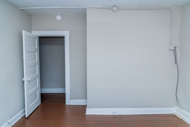 Building Photo - 16 S Plum St