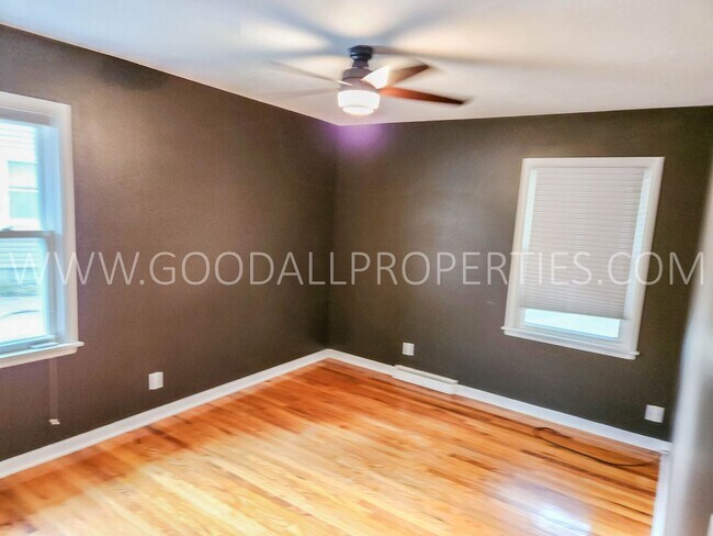 Building Photo - Charming 4-Bedroom Ranch in West Des Moines with a fenced in yard and a finished basement!!