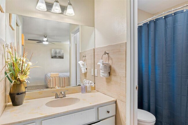 Building Photo - 12002 Swan Dr