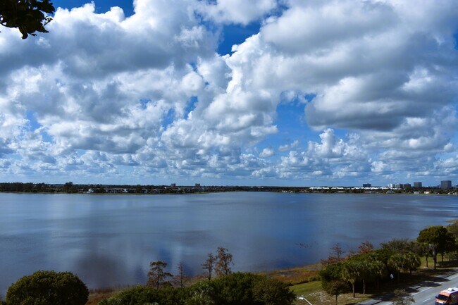 Building Photo - 300 S Australian Ave