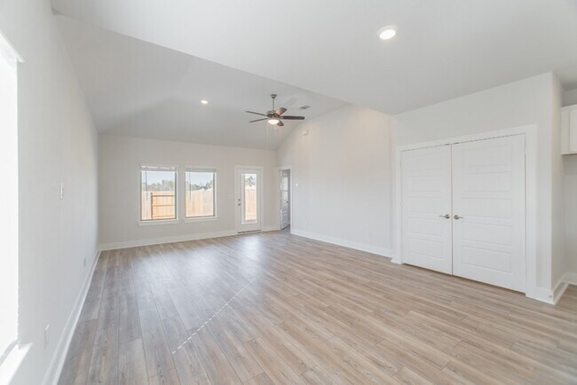 Building Photo - 10627 Whitejacket