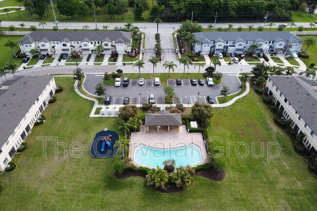 Building Photo - 2210 Seven Oaks Dr