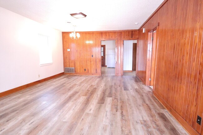 Building Photo - 321 Michael Cir