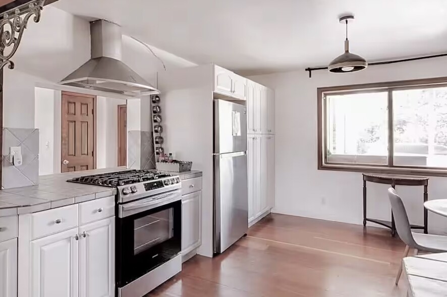 Building Photo - 6300 Zuma Mesa Dr