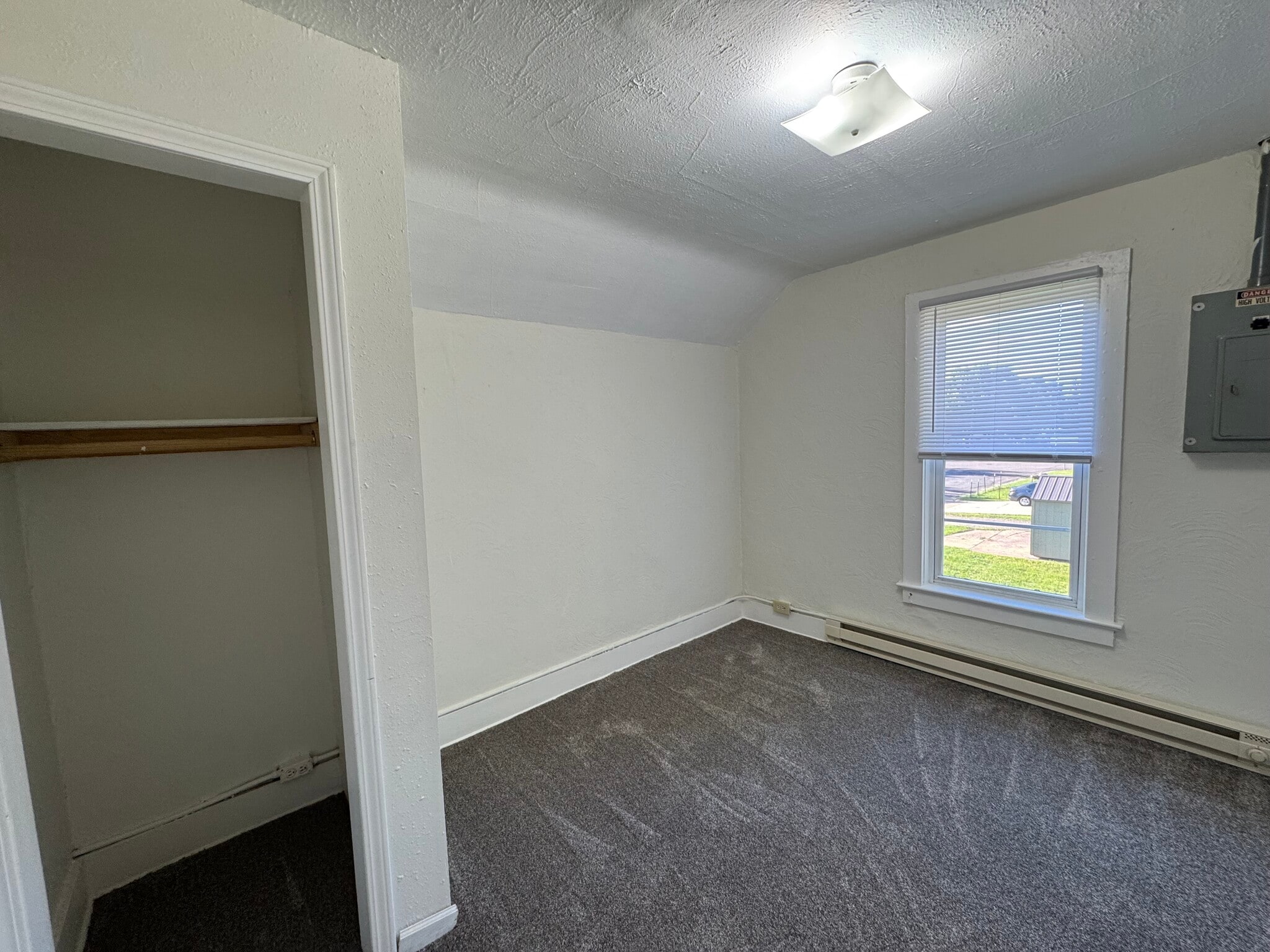Building Photo - 1006 1/2 Therbrook St
