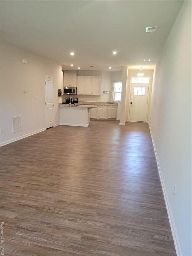 Building Photo - 3419 Foxglove Dr