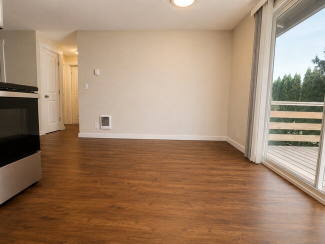 Building Photo - 310-316 S. Manzanita Court