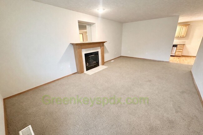 Building Photo - Awesome 3-bedroom, 2.5-bathroom house in North Portland Near Trenton Park - $200 Off First Month!