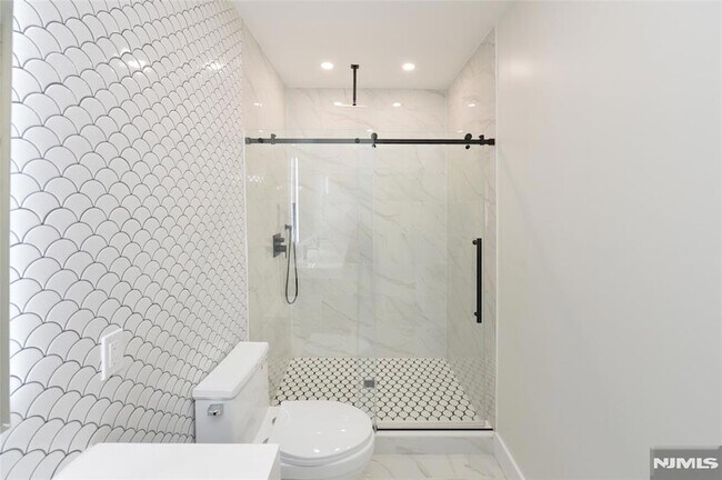 Building Photo - 203 3rd St