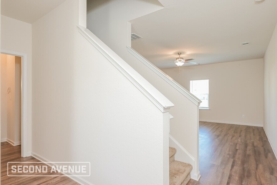 Building Photo - 726 Woody Dr