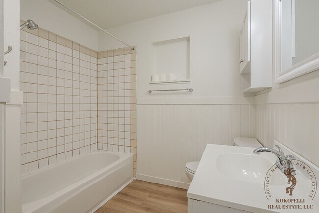 Building Photo - 659 Middleridge Dr