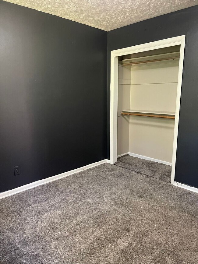 Building Photo - Spacious 2 Bedroom Home!