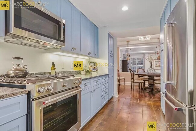 Building Photo - 48 Beacon St