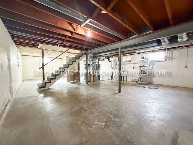 Building Photo - 4 bedroom 2 bath on quiet street in Briarwood