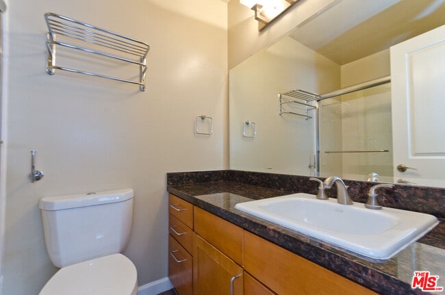 Building Photo - 10982 Roebling Ave