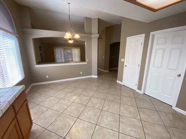 Building Photo - Cozy NW Visalia Home Rent Ready!