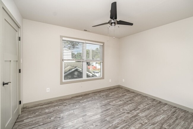 Building Photo - Incredible 3 BDRM / 2.5 BTH Franklin Home ...