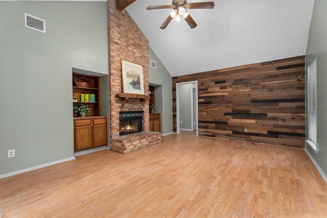 Building Photo - 6 S Pineplank Ct