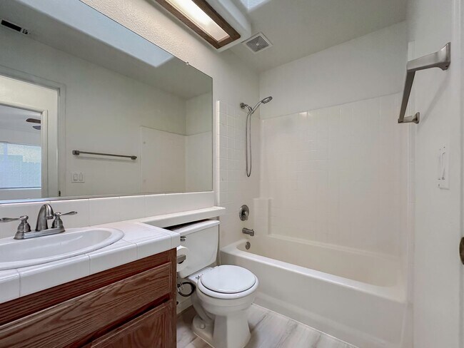 Building Photo - Single family home in Menifee!