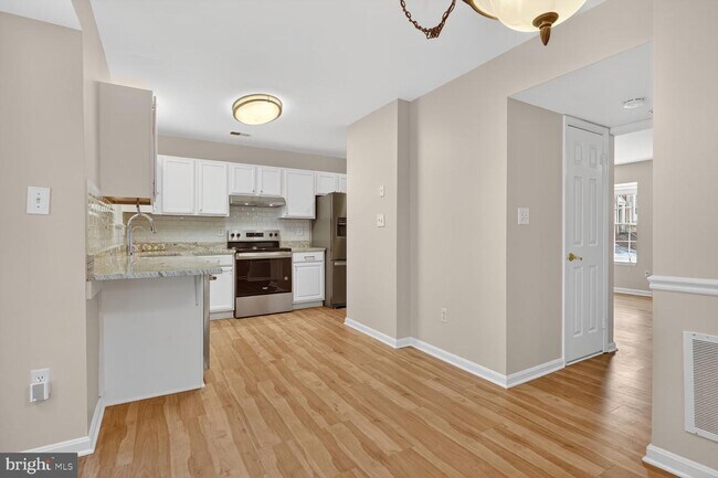 Building Photo - 8 Suncroft Ct