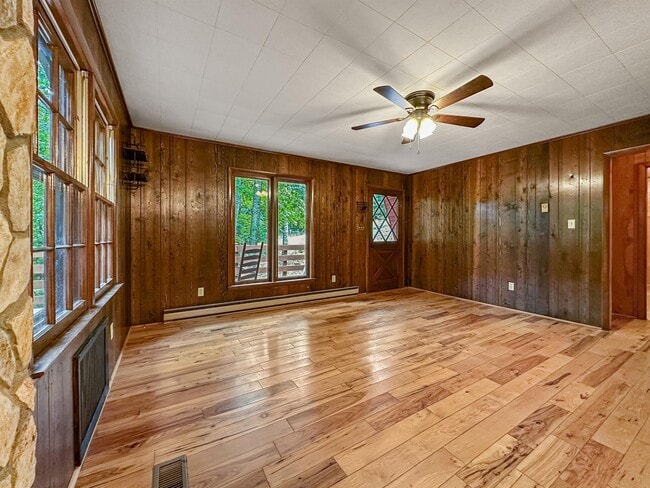 Building Photo - 8835 Tallow Tree Rd