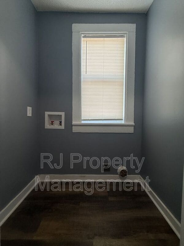 Building Photo - 425 Carpenter St