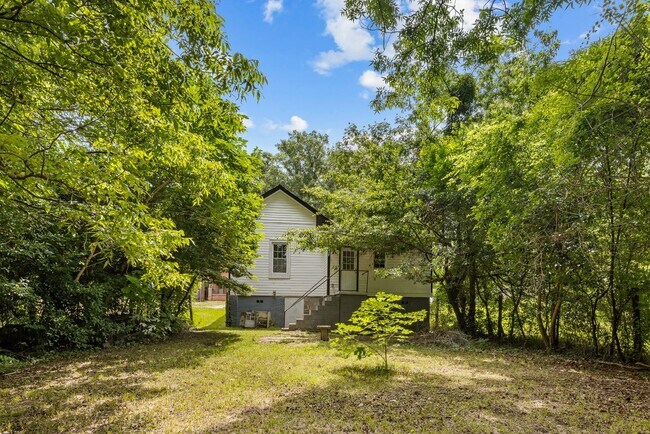Building Photo - Charming 4 Bedroom, 2 Bathroom house