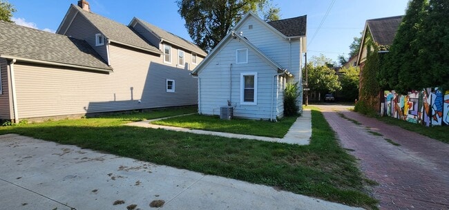 Building Photo - Renovated single-family home
