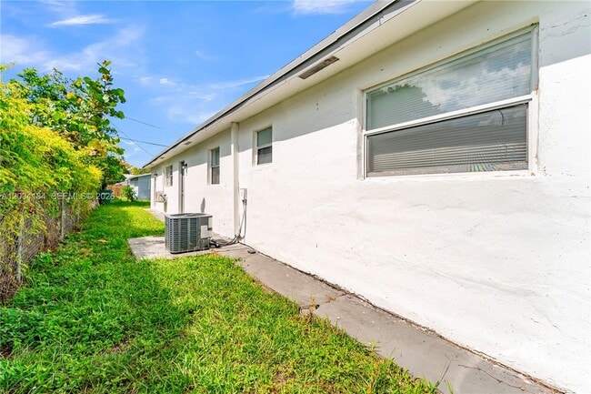 Building Photo - 2856 NW 14th St