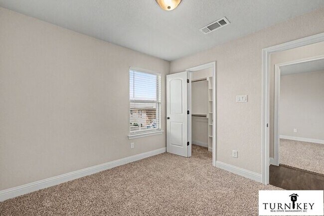 Building Photo - Stunning 3/2 Duplex in Weatherford — Granite Kitchen, Fenced Yard & Water Bill Included!