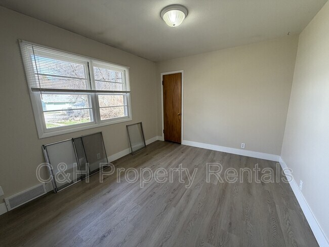 Building Photo - 1837 Wyoming Ave