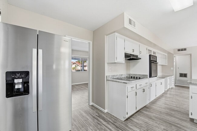 Building Photo - Comfortable 2-Bed Sun City Retreat with Vinyl Flooring & Fresh Paint