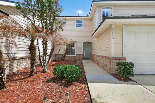 Building Photo - 805 Old Bridge Rd