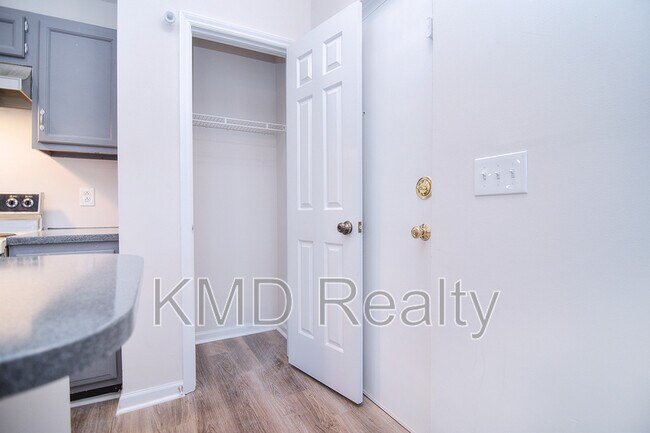 Building Photo - 6120 Meadow Rose Ln