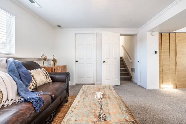Building Photo - Beautiful updated 4 bed 2 bath Widefield h...