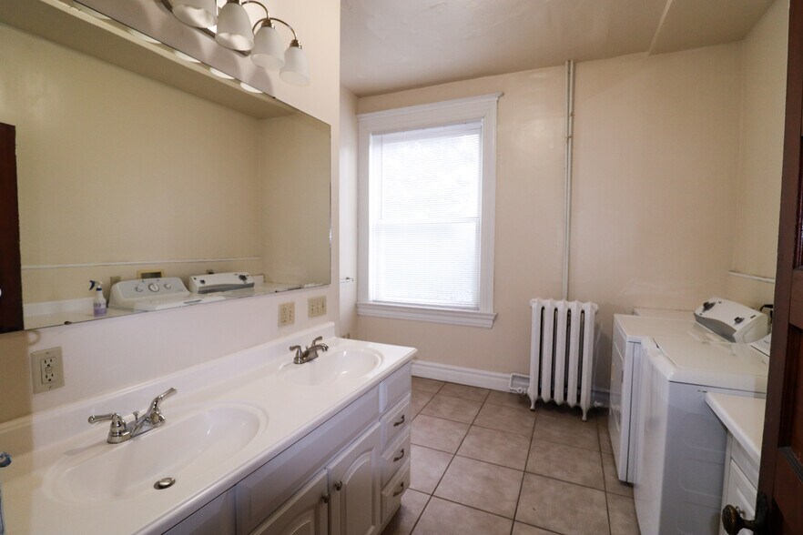 Building Photo - 2705 Eden Ave